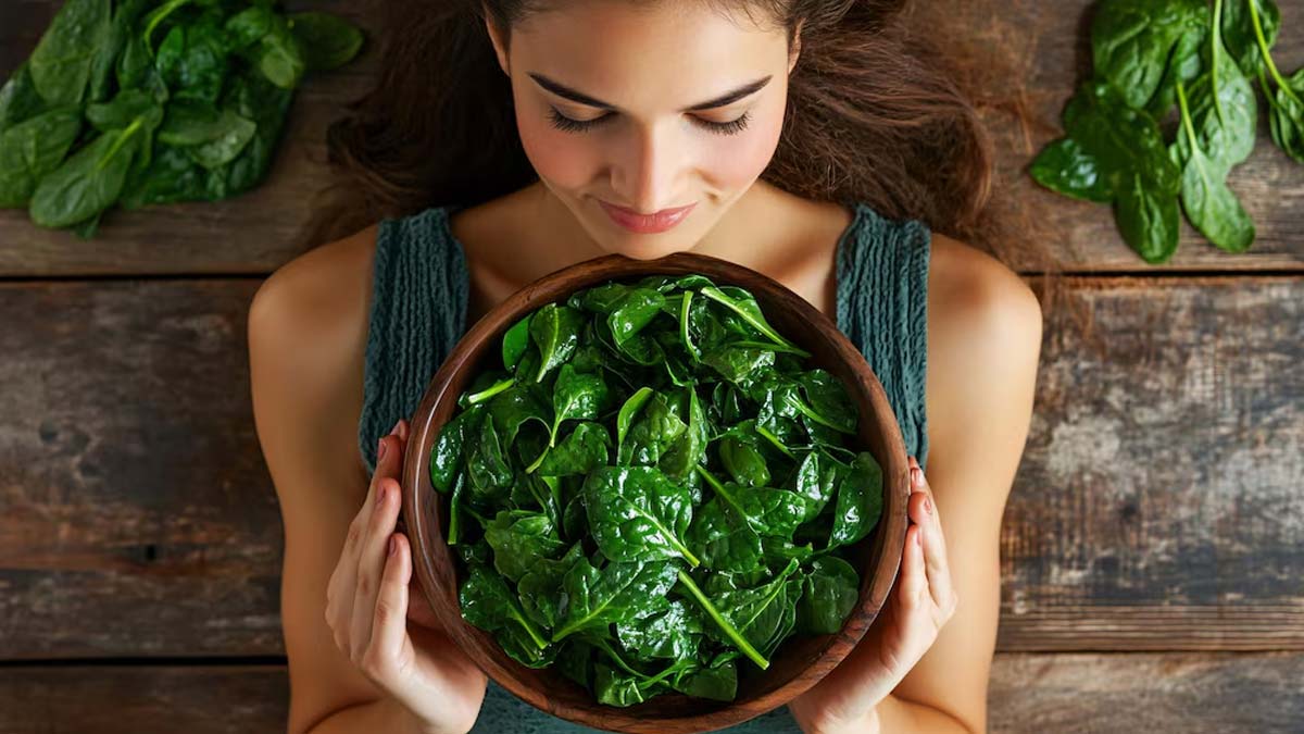 Paalak Se Baalon Ki Afzaish Aur Volume Barhane Ke Asar Daar Tareeqe - Spinach for Hair Growth and Thickness