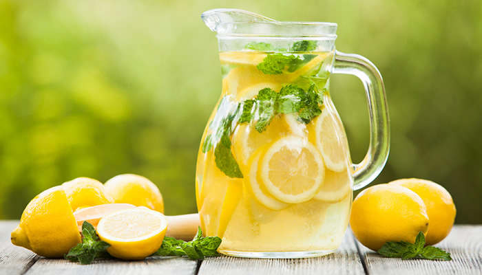 Doctor reveals the benefits of drinking lemon water for 30 days ڈاکٹر نے 30 دن تک لیموں پانی پینے کے فوائد بتا دیئے۔